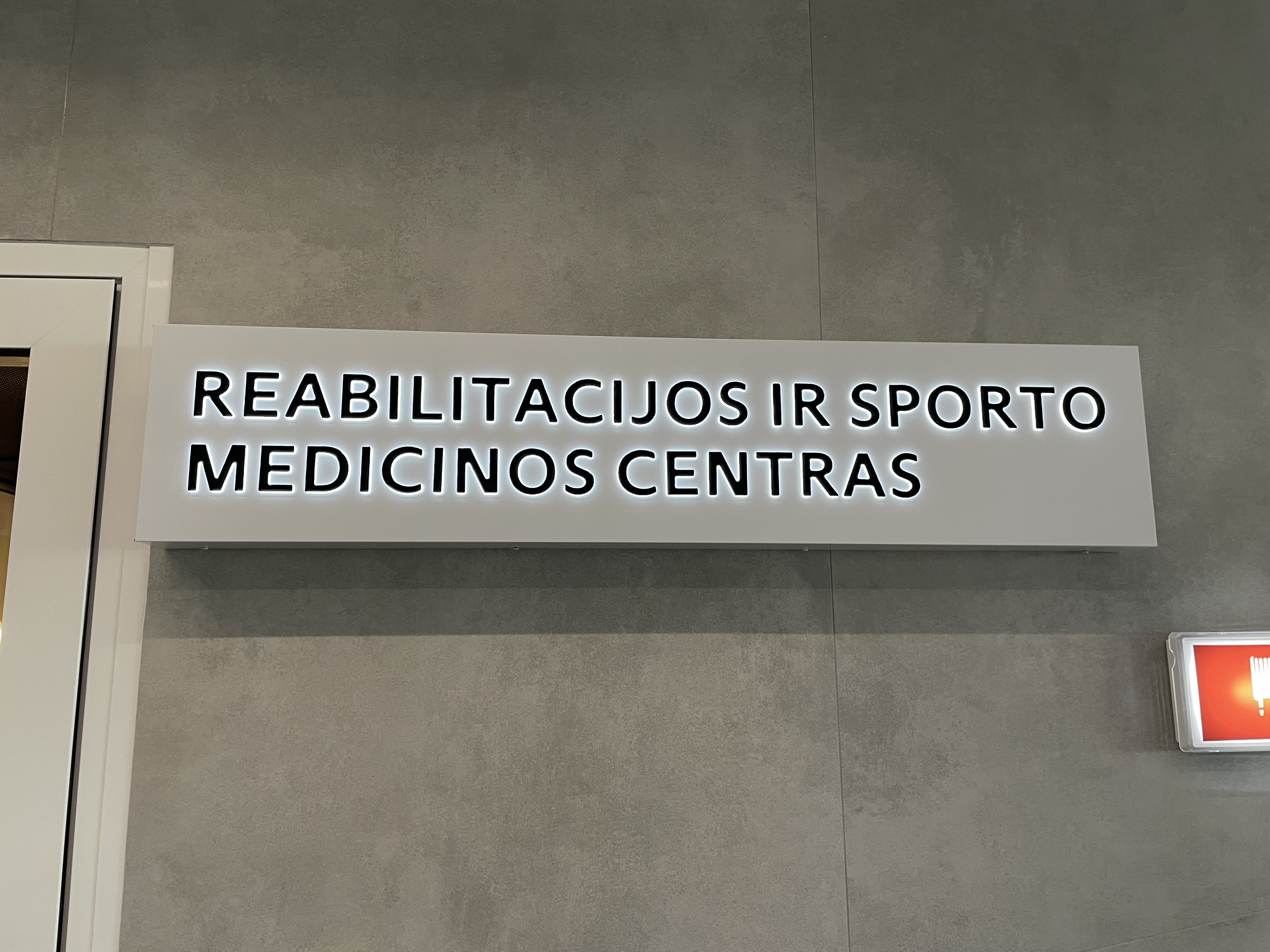 Reabilitacijos ir sporto medicinos centras Lvivo g.101, Vilniuje įsikūręs pirmame aukšte (šalia Sugarmour)