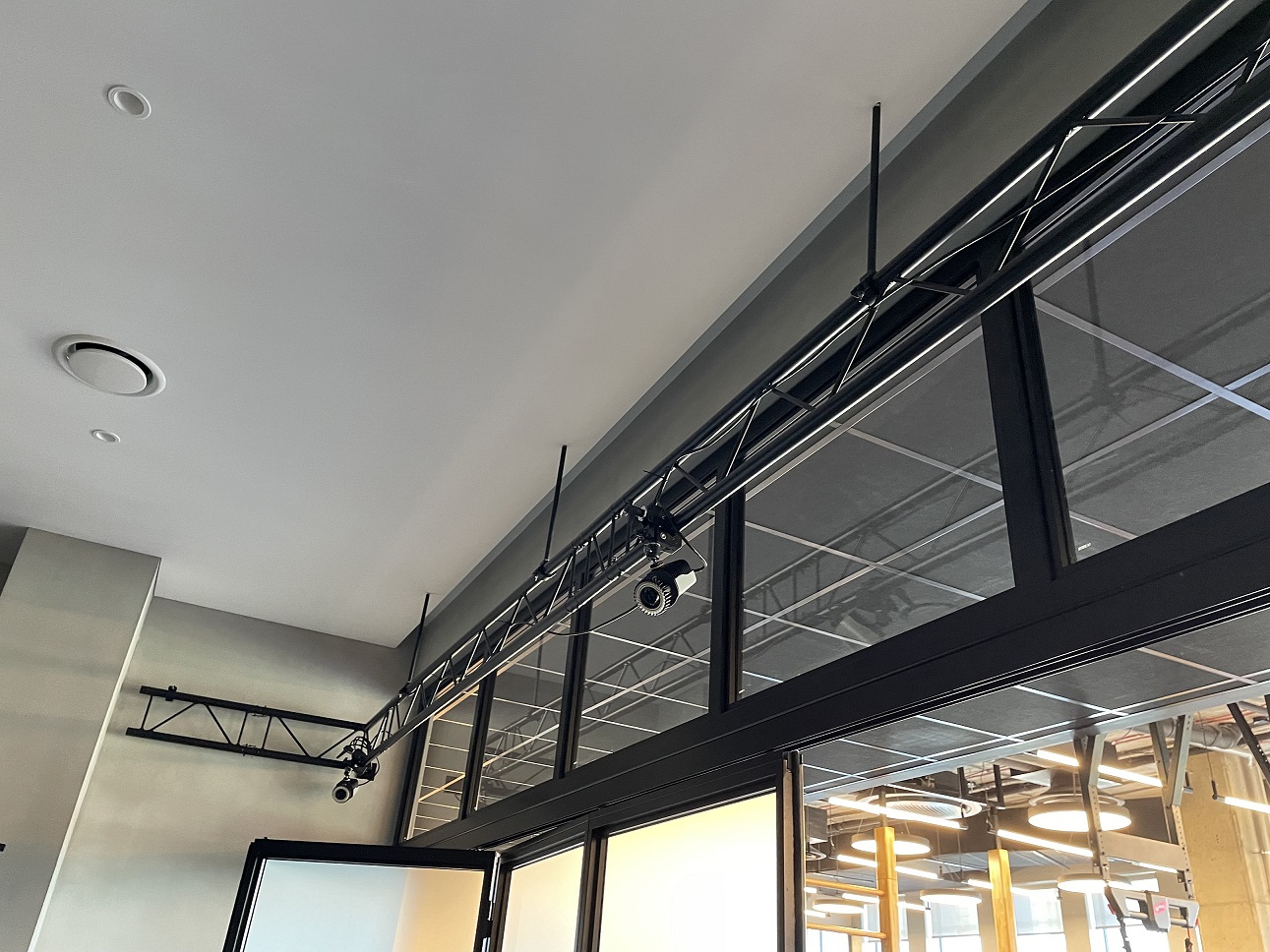 3D judesio diagnostikos įranga su 12 kamerų perduodančių į kompiuterį žmogaus judesius (Lvivo g.101, Vilnius)